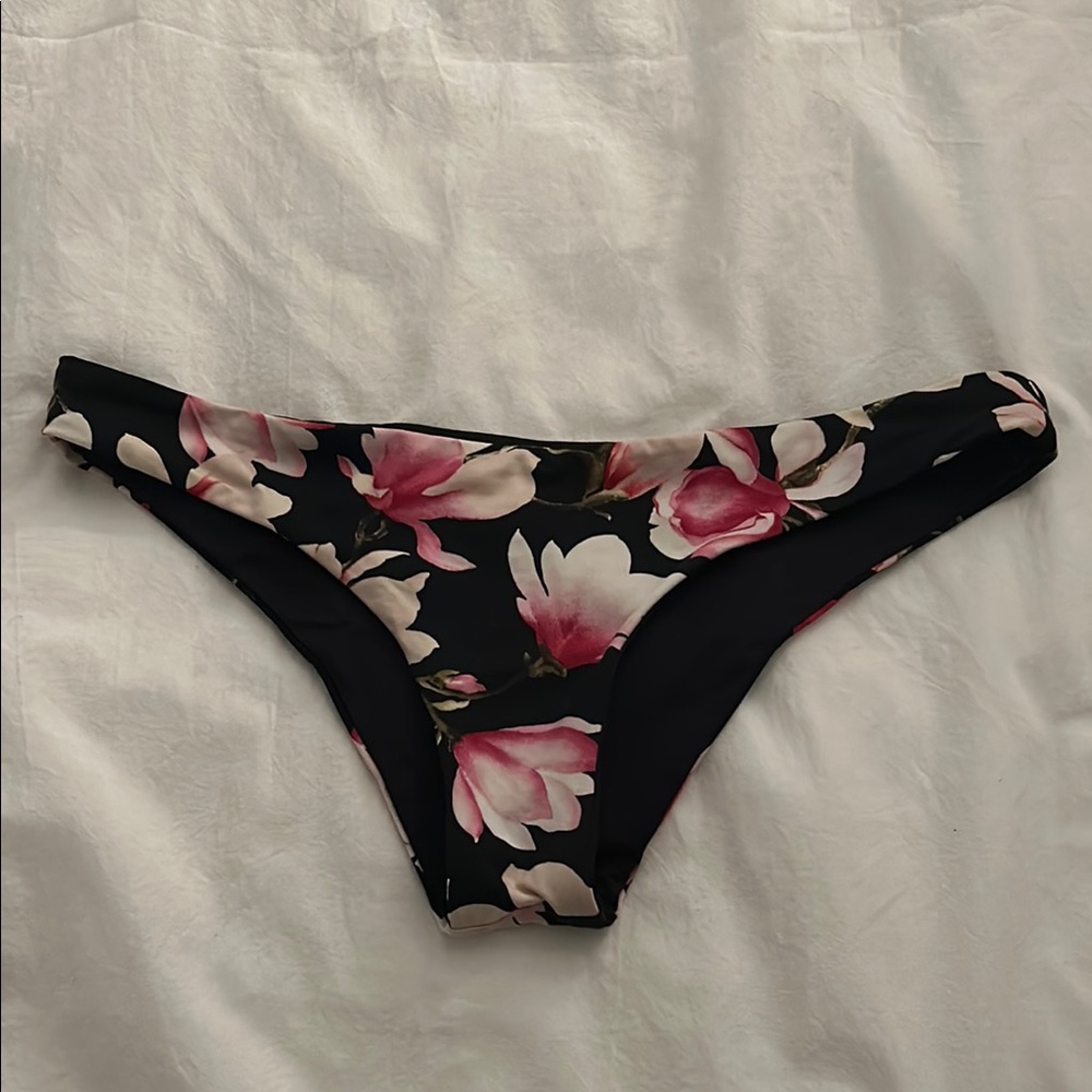 Frankie’s Bikinis Lotus Bottom
